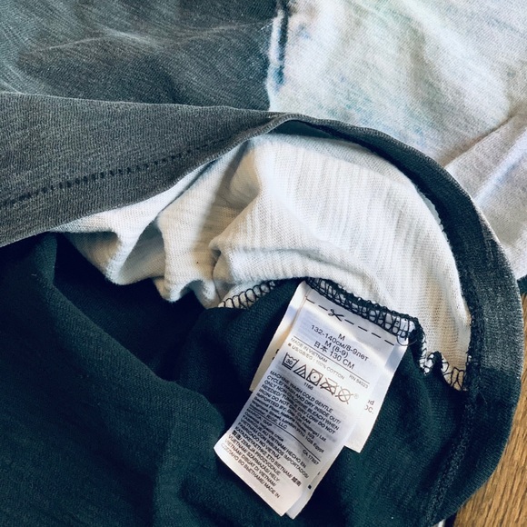 ⚡️2/$25⚡️GAP x DC Boys’ Graphic Tee - Picture 5 of 6